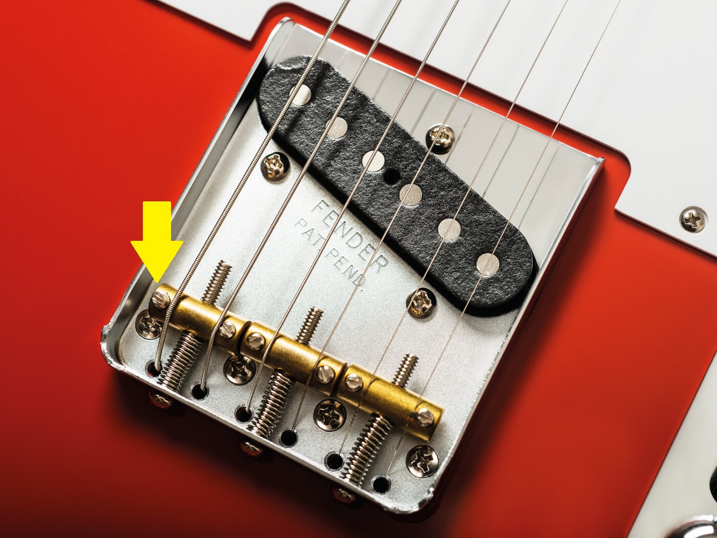 Fender-Vintera-50s-Telecaster-fiesta-red-three-saddle-bridge-close-up@1400x1050-1.jpg