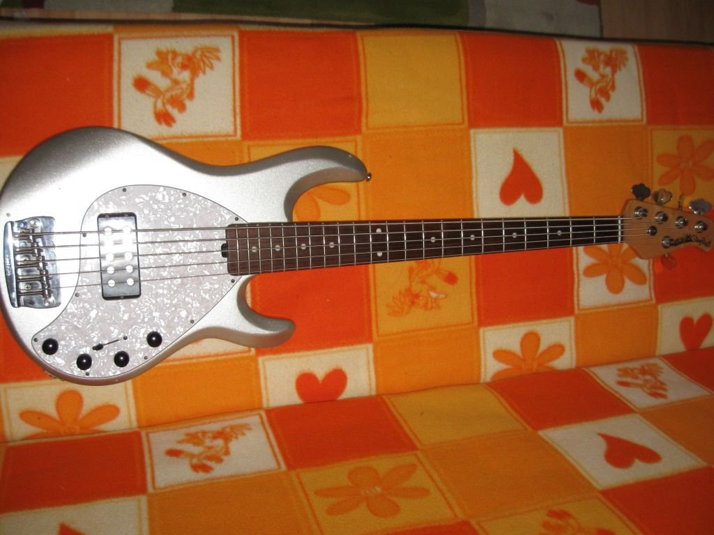 Musicman Stingray5 1995 Model.jpeg