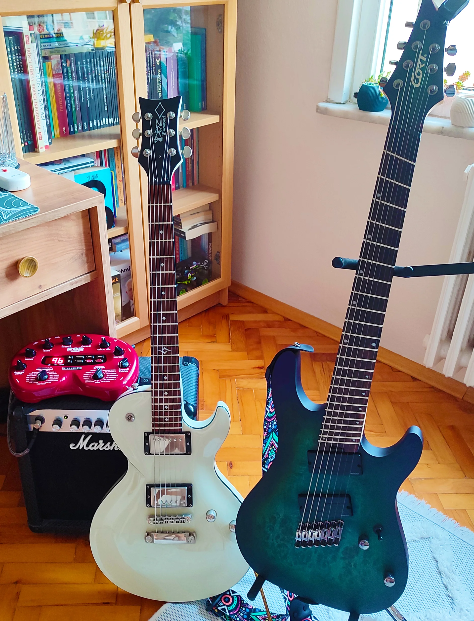 DBZ Diamond BOLAB3-WH & Cort KX507MS