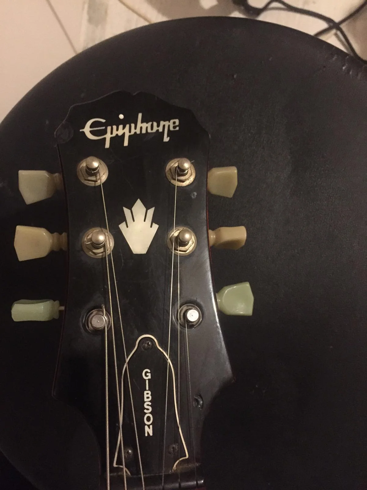 epiphone sg g400 cherry sunburst 1998 headstock.webp