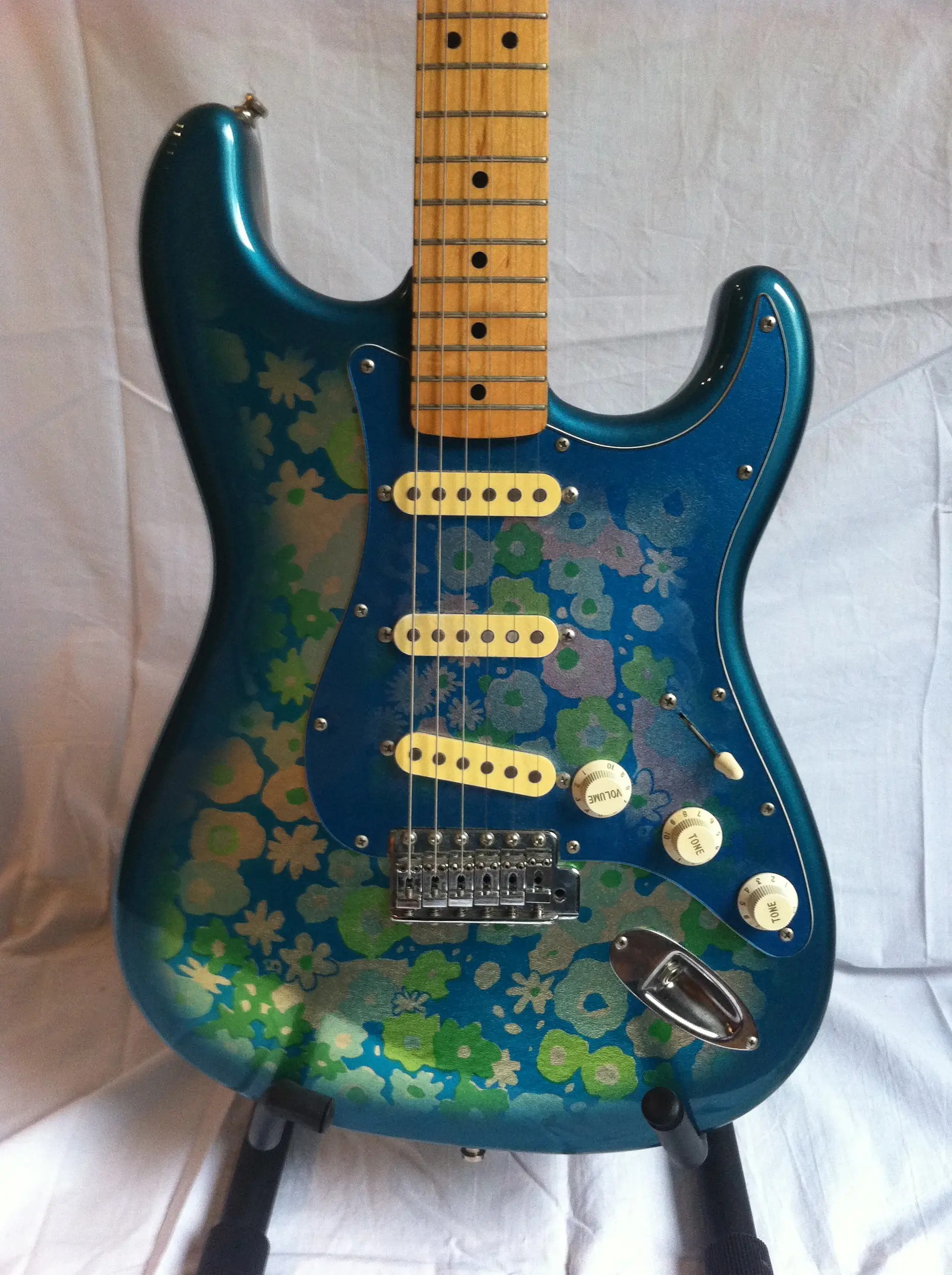 fender-stratocaster-paisley-reissue-322306.webp