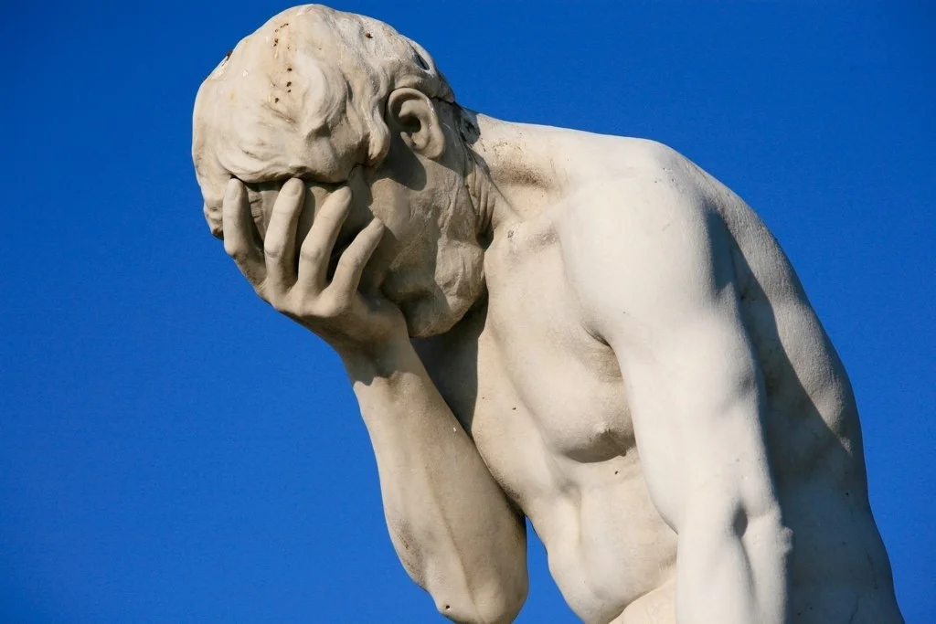 Paris_Tuileries_Garden_Facepalm_statue.webp