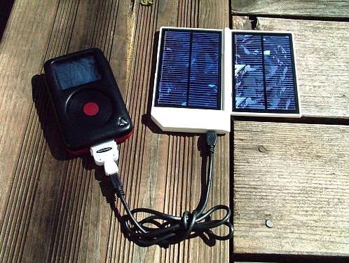 soldius1-universal-solar-charger-with-ipod-kit8.webp