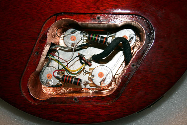 silent0ne-albums-2007-gibson-les-paul-upgrades-picture35466-completed-new-pots-caps-shielding.jpg