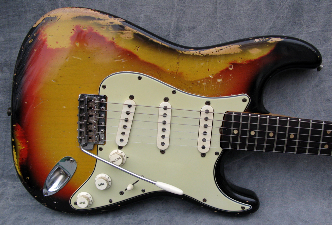 1964_Fender_Stratocaster_L51453_front.jpg